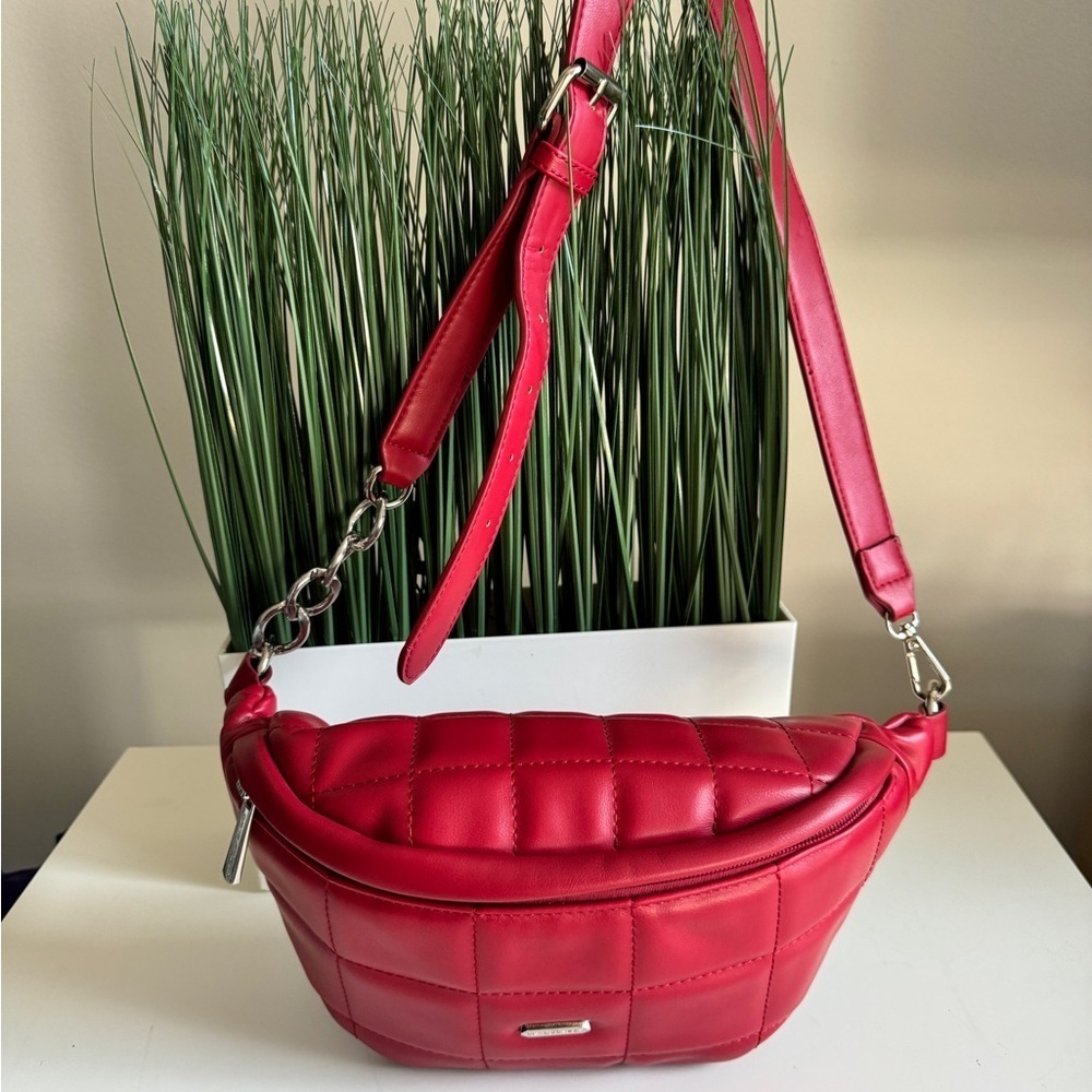 David Jones Red Crossbody Bag Quilted NWT Chic Small Purse - Picture 3 of 7